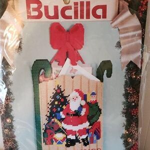 Vintage Plastic Canvas 3D Christmas Card Holder Kit - 61153